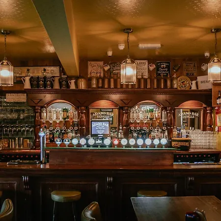 فندق مبيت وإفطار Adams Townhouse *